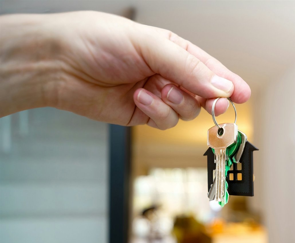 A hand holding house keys